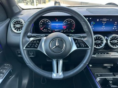 Used 2024 Mercedes-Benz GLB 250 4MATIC image 13