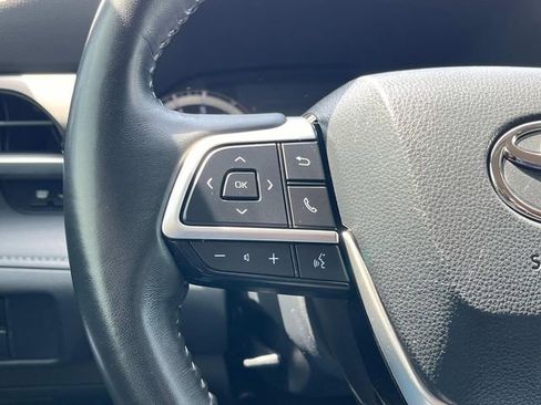 Used 2023 Toyota Highlander LE FWD image 30