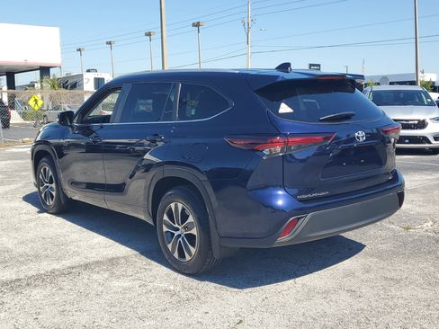 Used 2025 Toyota Highlander XLE FWD image 9