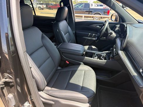 Used 2024 Chevrolet Traverse LT w/ LPO, Floor Liner Package AWD/4WD image 18