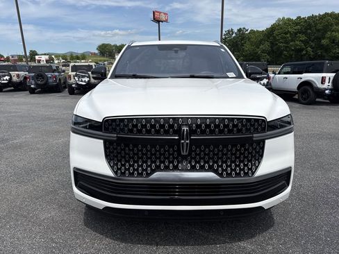 Used 2025 Lincoln Navigator L Reserve AWD/4WD image 2