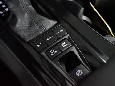 Used 2025 Toyota Camry SE FWD image 23