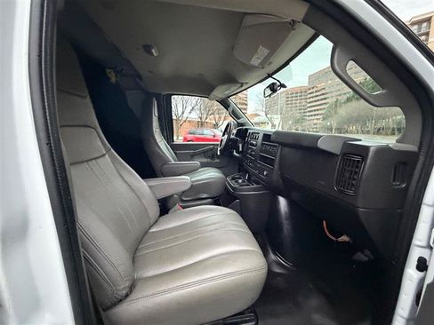 Used 2021 Chevrolet Express 2500 w/ Driver Convenience Package RWD image 16