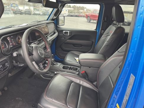 Used 2024 Jeep Wrangler Unlimited Rubicon image 2