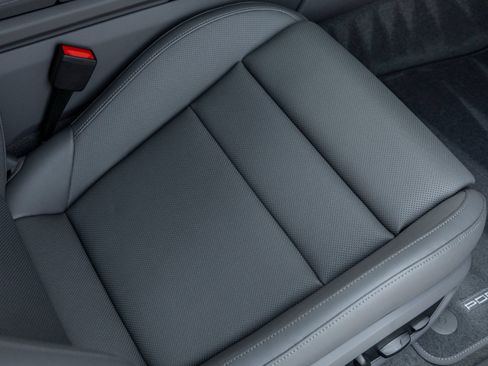 Certified 2025 Porsche Taycan AWD/4WD image 39