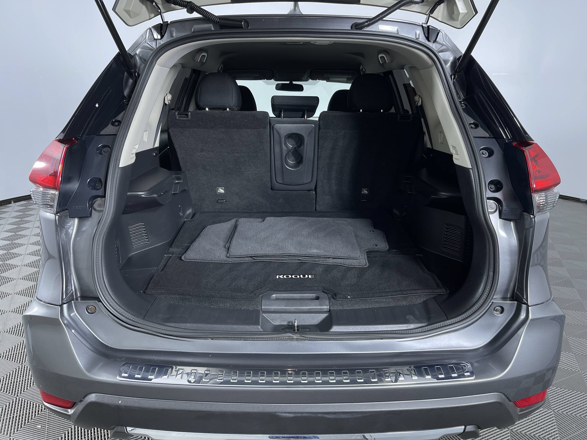 Used 2018 Nissan Rogue S AWD/4WD image 23