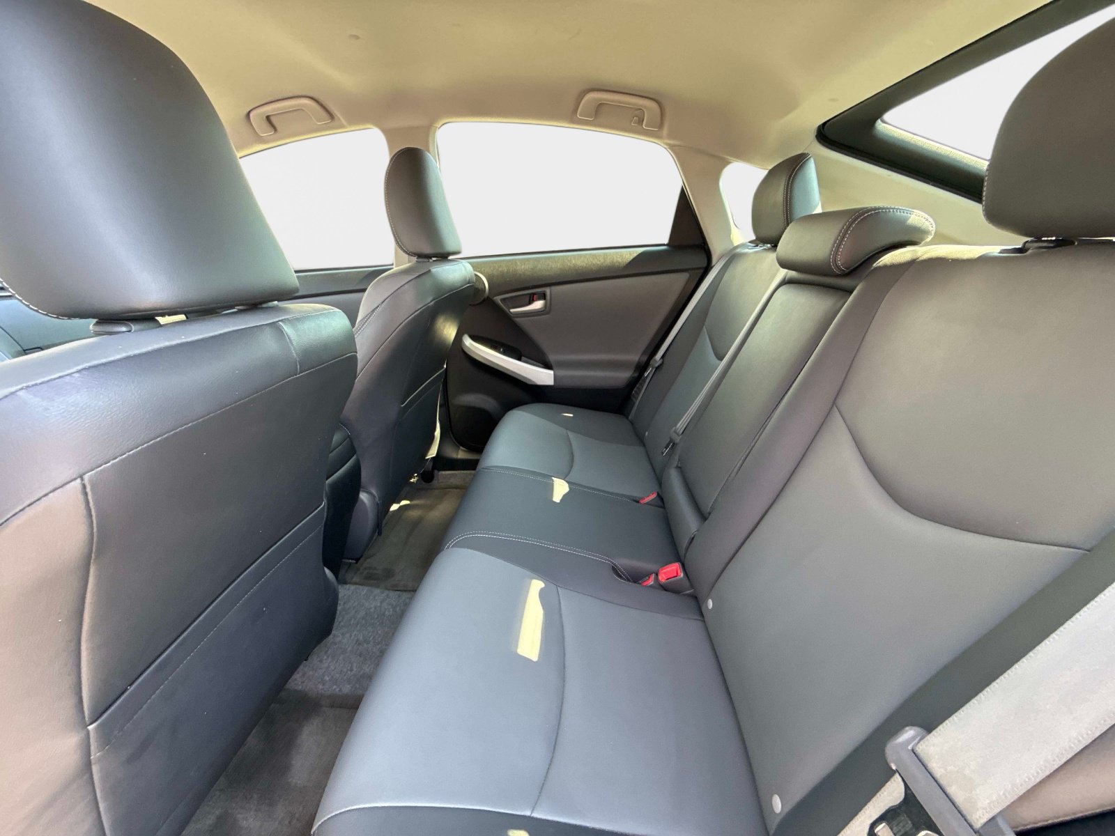Used 2015 Toyota Prius Five w/ Advanced Technology Package FWD image 13