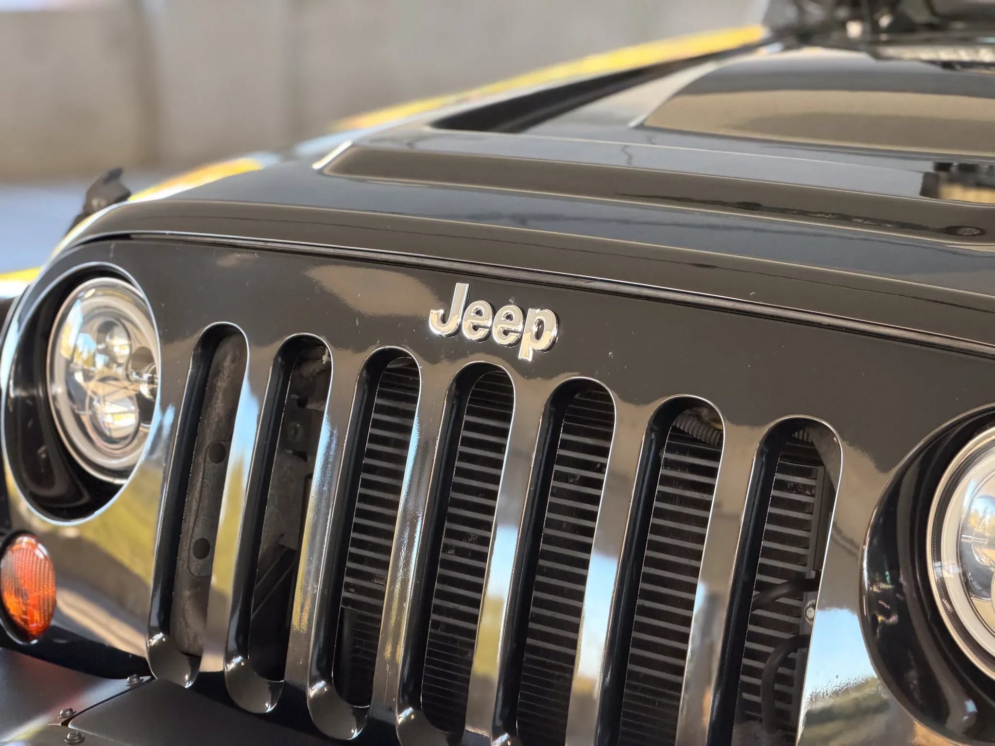 Used 2012 Jeep Wrangler Unlimited Rubicon AWD/4WD image 9