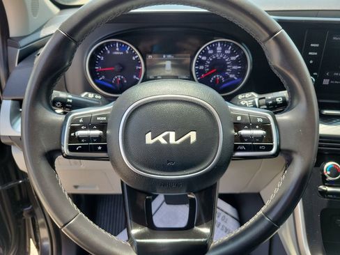 Used 2024 Kia Carnival LX FWD image 25