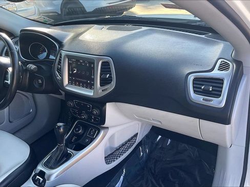 Used 2018 Jeep Compass Latitude w/ Popular Equipment Group AWD/4WD image 14