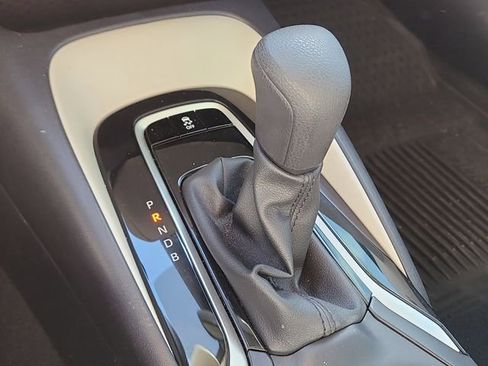 Used 2025 Toyota Corolla LE w/ Convenience Package image 25