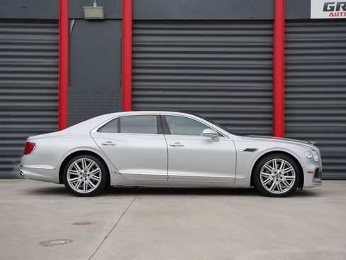 Used 2023 Bentley Flying Spur Plug-In Hybrid image 13