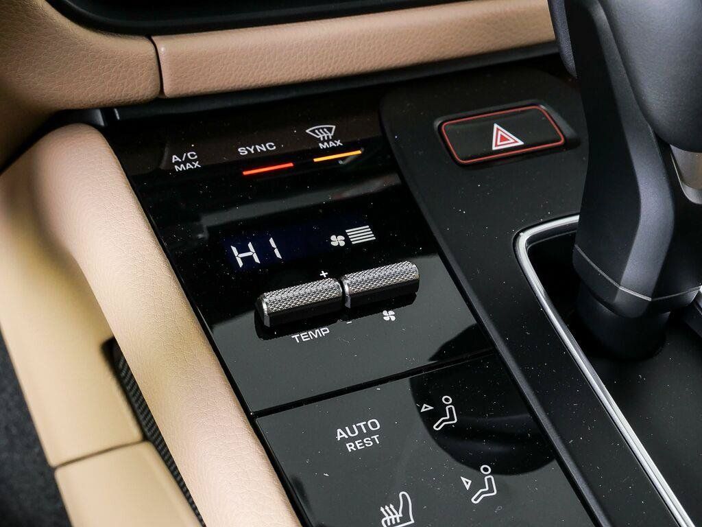 Certified 2026 Porsche Macan AWD/4WD image 17