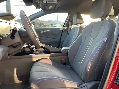 Certified 2021 Hyundai Elantra SEL w/ Convenience Package image 9