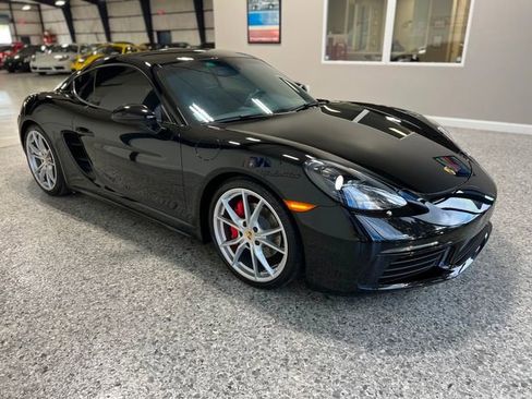 Used 2020 Porsche 718 Cayman S w/ Sport Chrono Package image 12