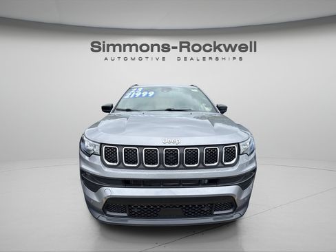 Used 2023 Jeep Compass Latitude AWD/4WD image 6