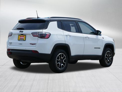 Used 2025 Jeep Compass Trailhawk AWD/4WD image 7