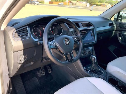 Used 2020 Volkswagen Tiguan SE AWD/4WD image 18
