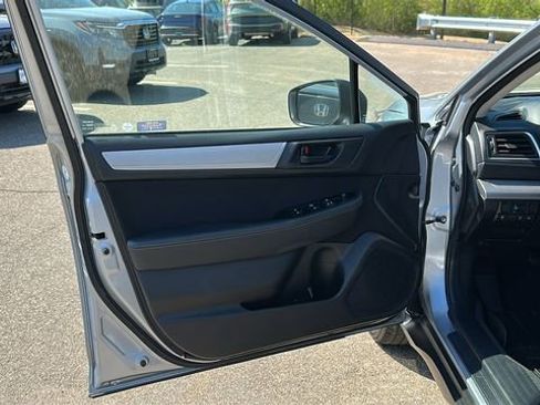 Used 2019 Subaru Outback 2.5i AWD/4WD image 9