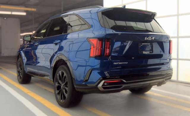 Used 2023 Kia Sorento SX AWD/4WD image 4