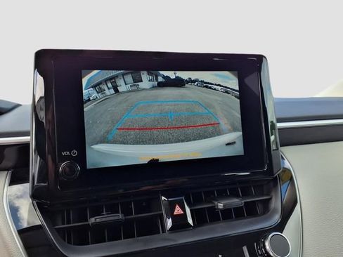 Used 2025 Toyota Corolla LE w/ Convenience Package image 23