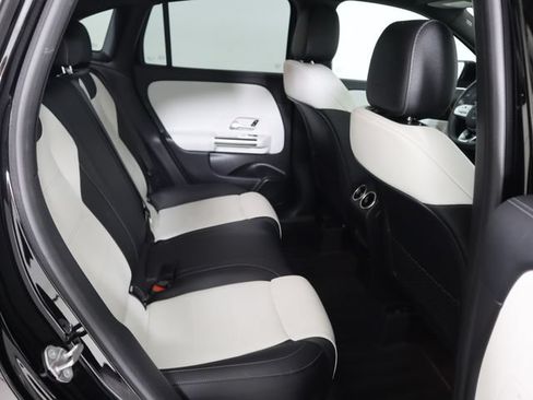 Used 2021 Mercedes-Benz GLA 250 4MATIC image 14