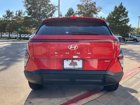 Used 2025 Hyundai Kona SEL image 7
