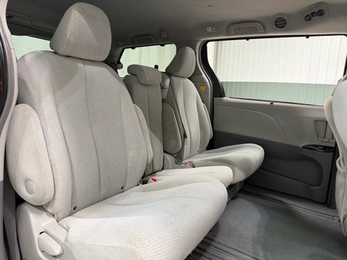 Used 2011 Toyota Sienna LE FWD image 20
