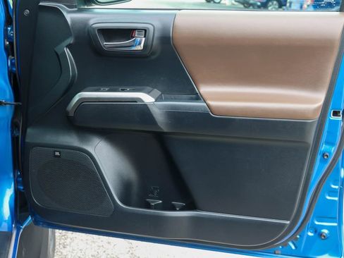 Used 2018 Toyota Tacoma Limited AWD/4WD image 9