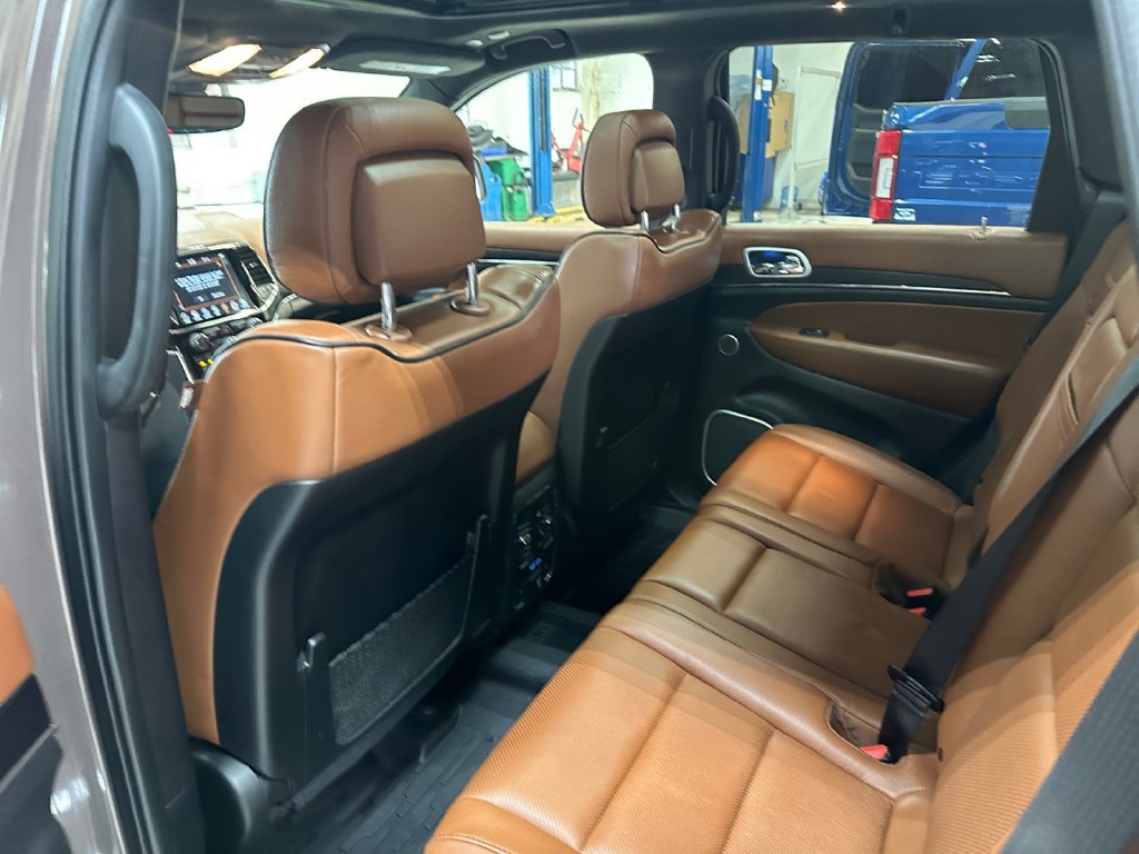 Used 2020 Jeep Grand Cherokee Summit AWD/4WD image 24