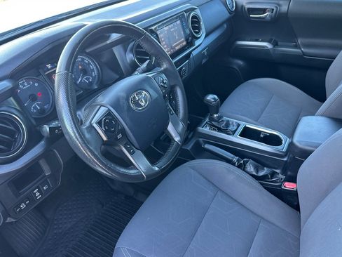 Used 2018 Toyota Tacoma TRD Off-Road image 9