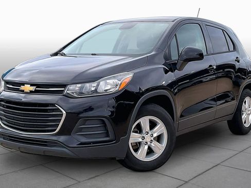 Used 2019 Chevrolet Trax LS w/ Tint and Cruise Package FWD image 3