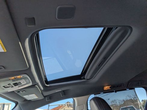 Used 2022 Toyota Sienna Platinum image 17