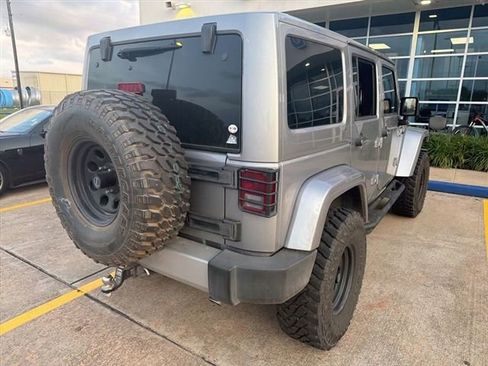 Used 2013 Jeep Wrangler Unlimited Sahara w/ Dual Top Group AWD/4WD image 8