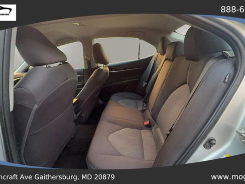 Used 2018 Toyota Camry LE FWD image 15