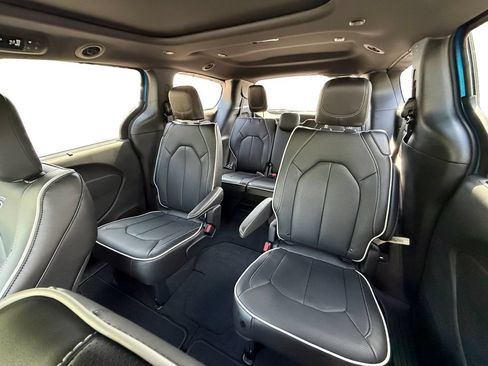New 2027 Chrysler Pacifica Limited w/ S Appearance Package AWD/4WD image 20