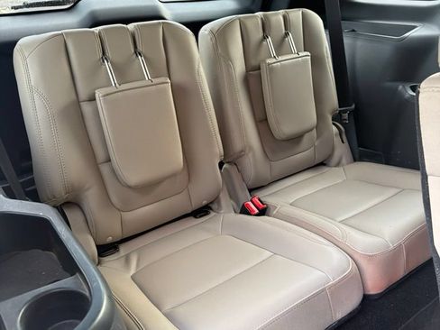 Used 2018 Ford Explorer Limited w/ Equipment Group 301A FWD image 15