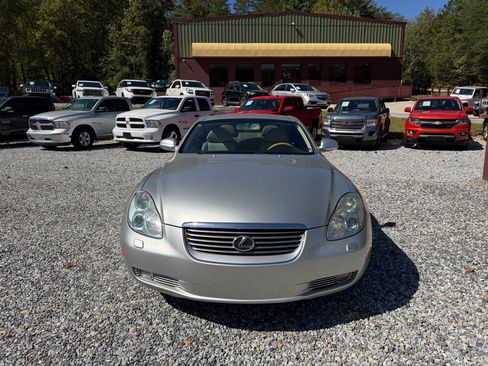 Used 2005 Lexus SC 430 Convertible image 2
