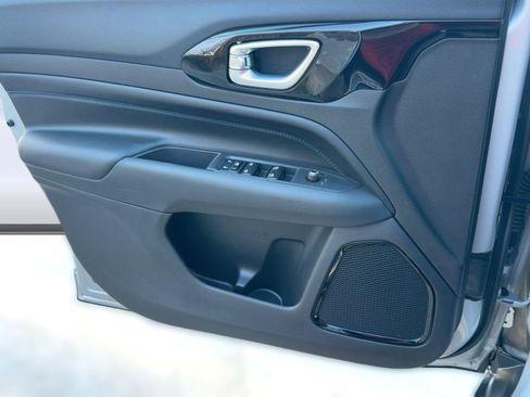 New 2026 Jeep Compass Latitude image 12