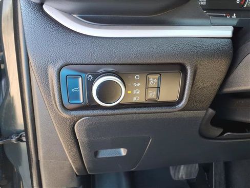 Used 2023 Ford Explorer XLT AWD/4WD image 21