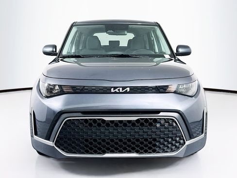 Used 2025 Kia Soul LX w/ LX Technology Package FWD image 2