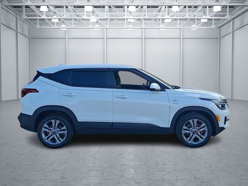 Used 2021 Kia Seltos LX AWD/4WD image 6