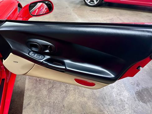 Used 1998 Chevrolet Corvette Convertible w/ Memory Pkg image 21