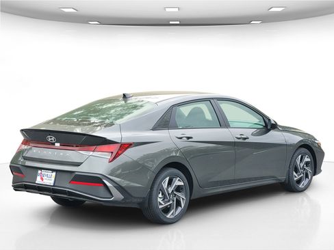 New 2025 Hyundai Elantra SEL image 8