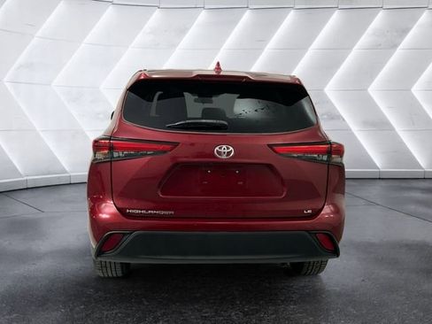 Used 2021 Toyota Highlander LE FWD image 5