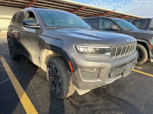Used 2023 Jeep Grand Cherokee Overland image 2