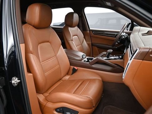 Certified 2023 Porsche Cayenne Platinum Edition AWD/4WD image 30