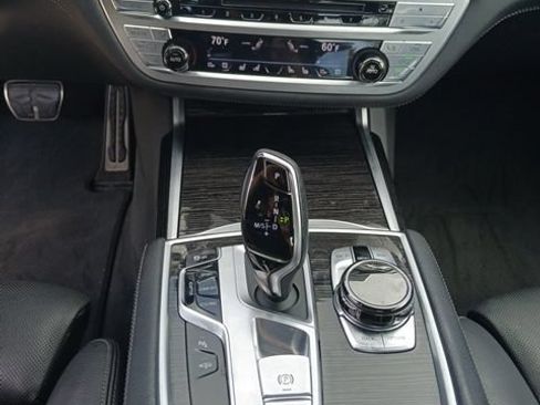 Used 2018 BMW 740i RWD image 20