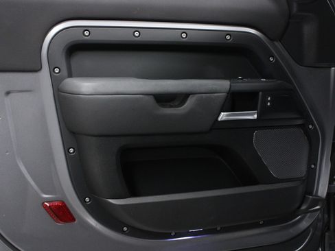 Used 2021 Land Rover Defender 90 X-Dynamic S image 11