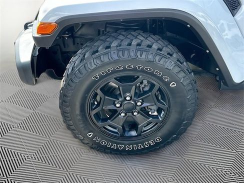 Certified 2021 Jeep Gladiator Sport image 29